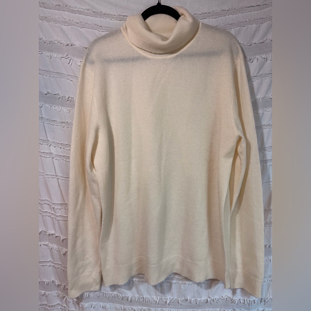Club Room 100% cashmere turtleneck sweater